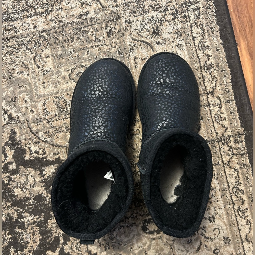 UGG Classic Mini Sparkle Spots Boots Womens 8 Black Sheepskin Lined Ankle